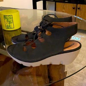 Clarks Black Leather Sandals Size 6.5 Lace Up